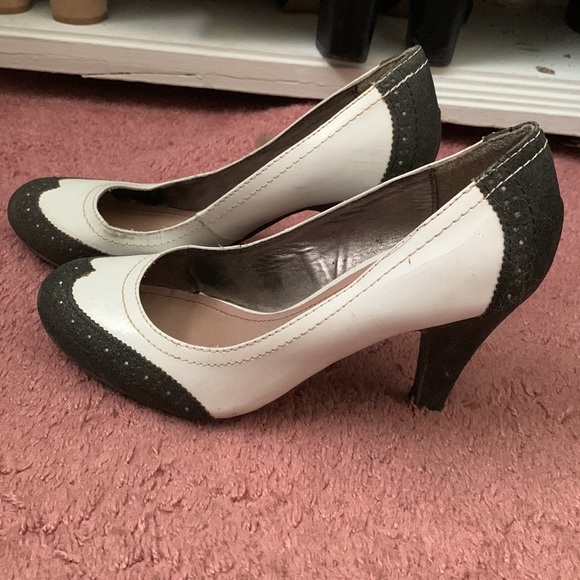 Shoes I put grew! Haven't been worn in a while. Comfortable when I fit in them - Picture 3 of 3